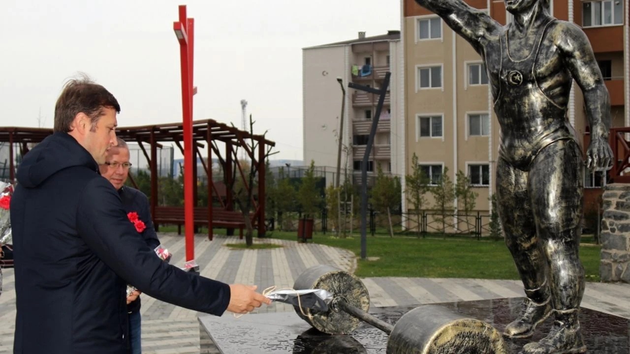 BAŞKANIMIZ AKAY CEP HERKÜLÜ NAİM SÜLEYMANOĞLU'NU ANDI
